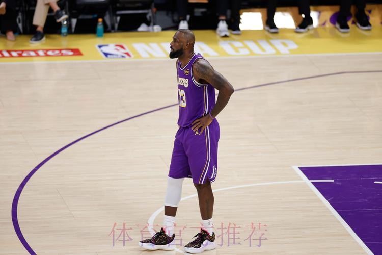 詹姆斯妙传 拉拉维亚三分应声入网