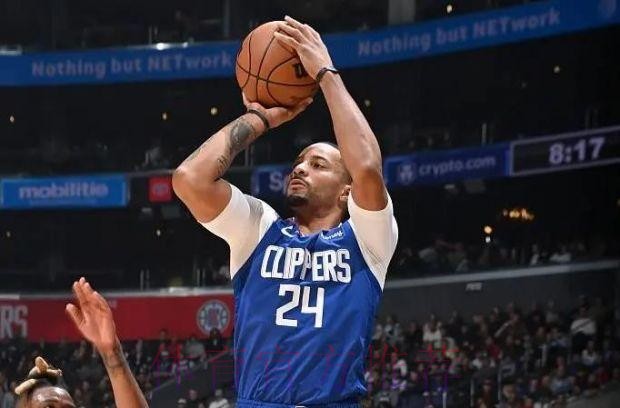 鲍威尔全场出战29分钟,投篮21中8得到23分3篮板2助攻1抢断 鲍威尔全场出战29分钟,投篮21中8得到23分3篮板2助攻1抢断